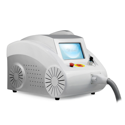 Máquina portátil de eliminación de tatuajes Q con conmutación Nd Yag Laser Carbon Peeling Skin Whting Beauty Machine