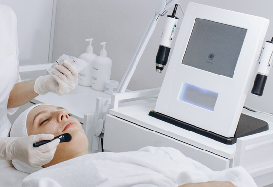 3 en 1 Peeling de chorro de oxígeno Infusión Elevación facial Estiramiento de belleza Cuidado de la piel CO2 Burbuja de oxigenación Exfoliación de oxígeno Máquina facial