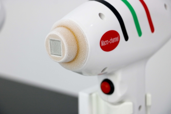 Nd Yag Máquina de eliminación de tatuajes láser de picosegundos 1064Nm 755Nm 532Nm 808 Tecnología de diodos Eliminación de vello Tratamiento de la piel y el rostro