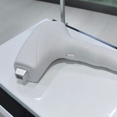 Máquina de depilación láser de diodo de 808 nm con potencia de 450W-600W y 10 millones de disparos para depilación permanente