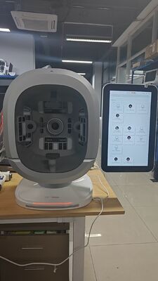 Escaneador de piel facial avanzado de IA con pantalla de 15.6 pulgadas para 14 problemas de piel Análisis en 16 idiomas