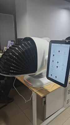 Análisis de la piel Escáner facial completo con 36 millones de elementos de imagen Detector de humedad puntual Escáner facial Diagnóstico de la piel UV Adecuado para todos los tonos de piel